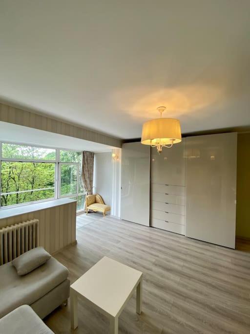 Downtown Studio - Ultra Central With Park View Бухарест Екстер'єр фото