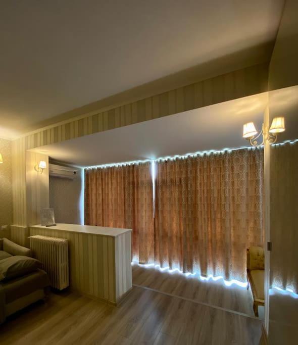 Downtown Studio - Ultra Central With Park View Бухарест Екстер'єр фото