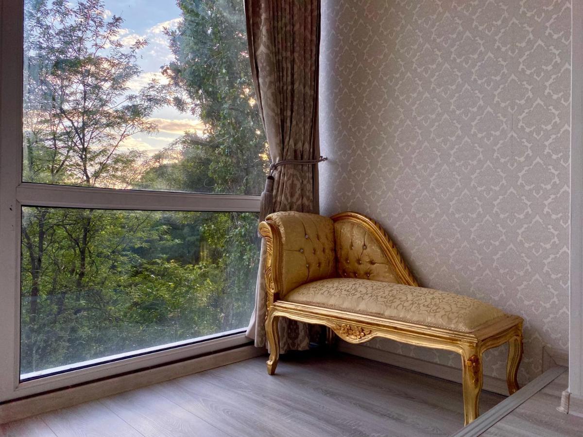 Downtown Studio - Ultra Central With Park View Бухарест Екстер'єр фото
